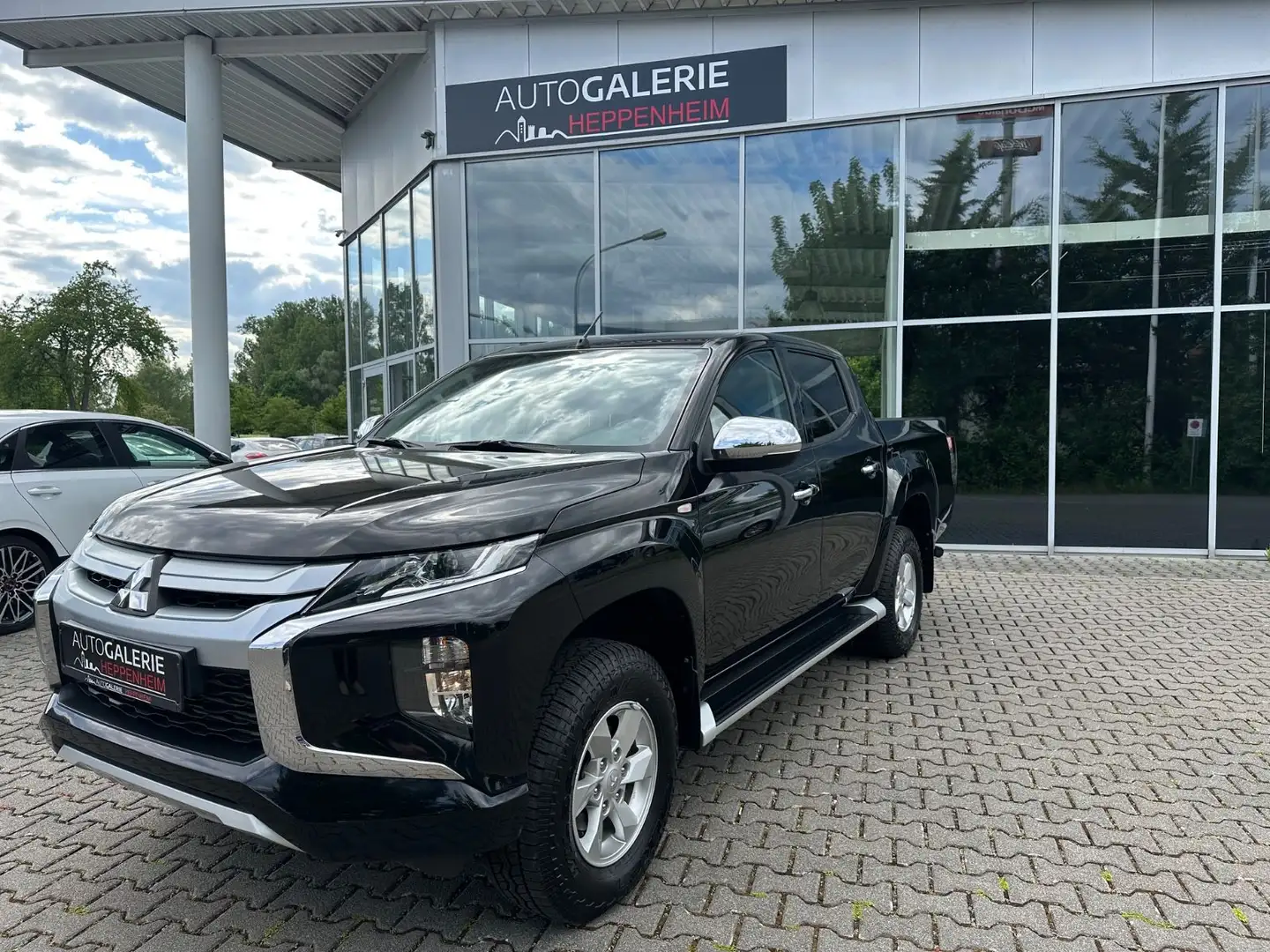 Mitsubishi L200 Doppelkabine 4WD/Klima/SHZ/AHK/TEMP/MFL Schwarz - 1