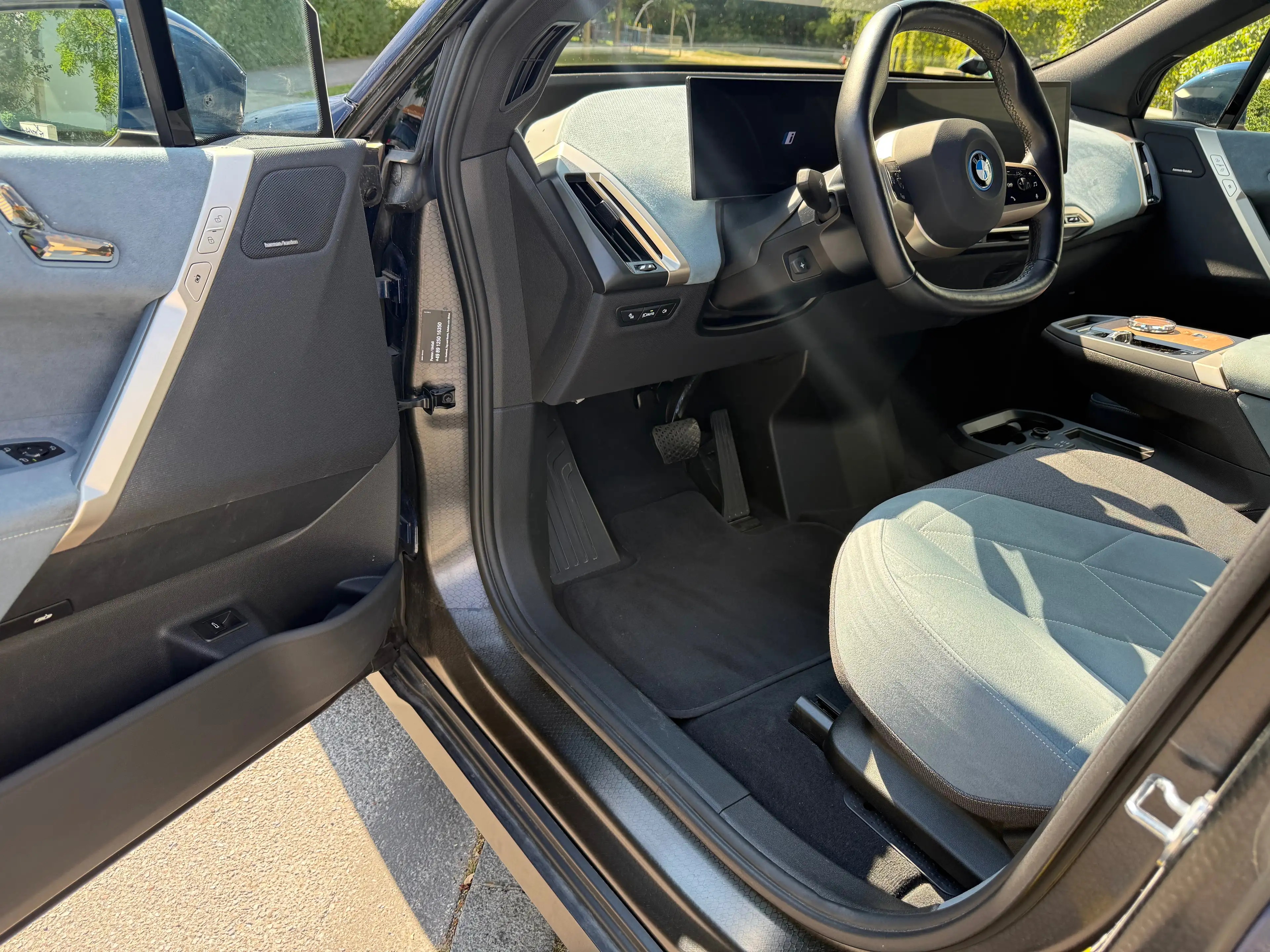BMW iX 40 — photo 11
