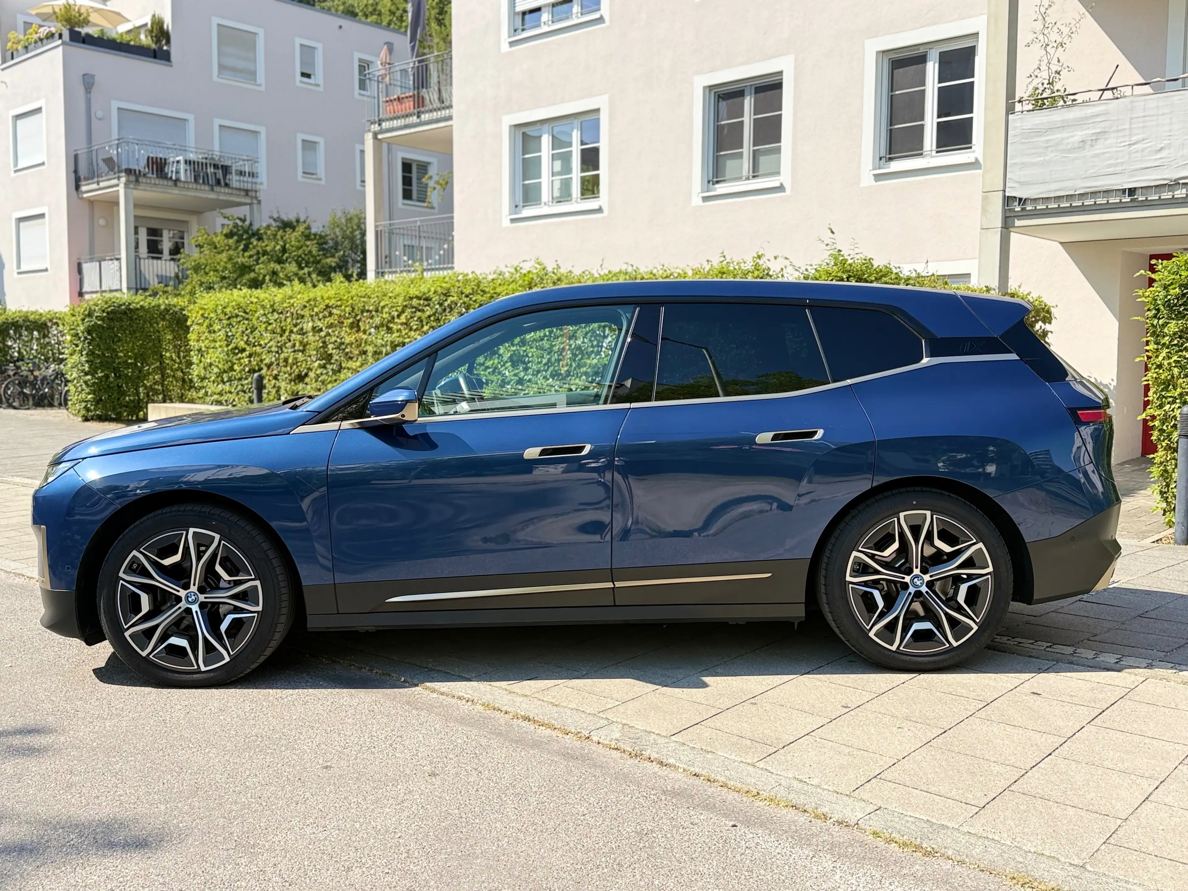 BMW iX 40 — photo 6