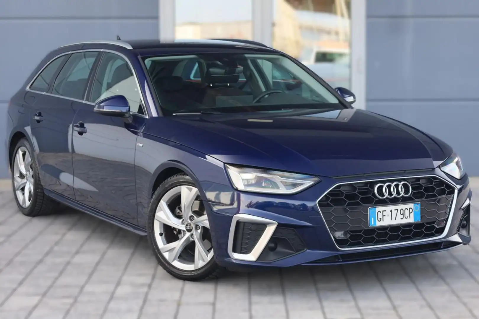 Audi A4 Avant 35 TDI S-Line S tronic Sline edition Blauw - 1