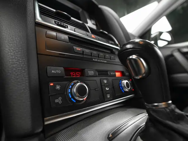 Audi Q7 view 14