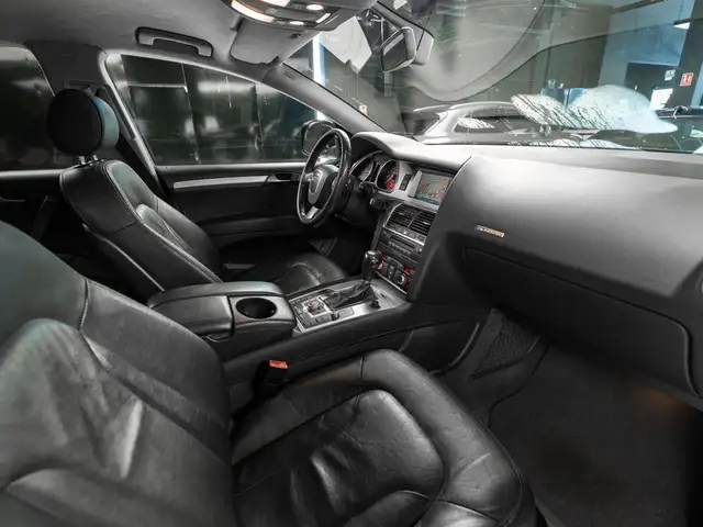 Audi Q7 view 15