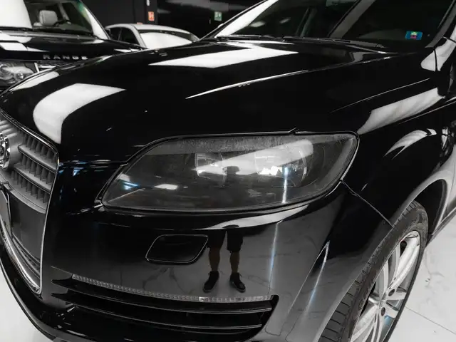 Audi Q7 view 22