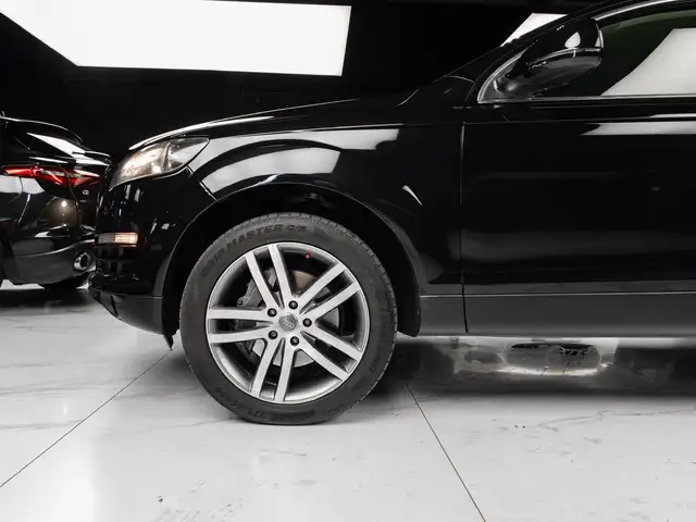 Audi Q7 view 21