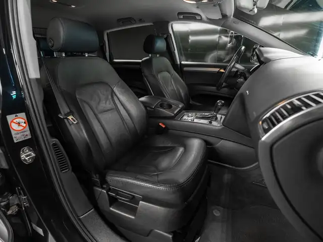 Audi Q7 view 17
