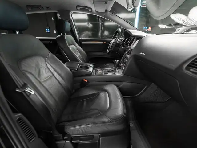 Audi Q7 view 16