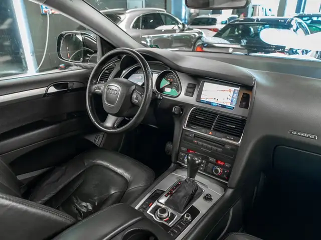 Audi Q7 view 20