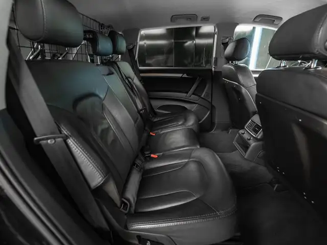 Audi Q7 view 18