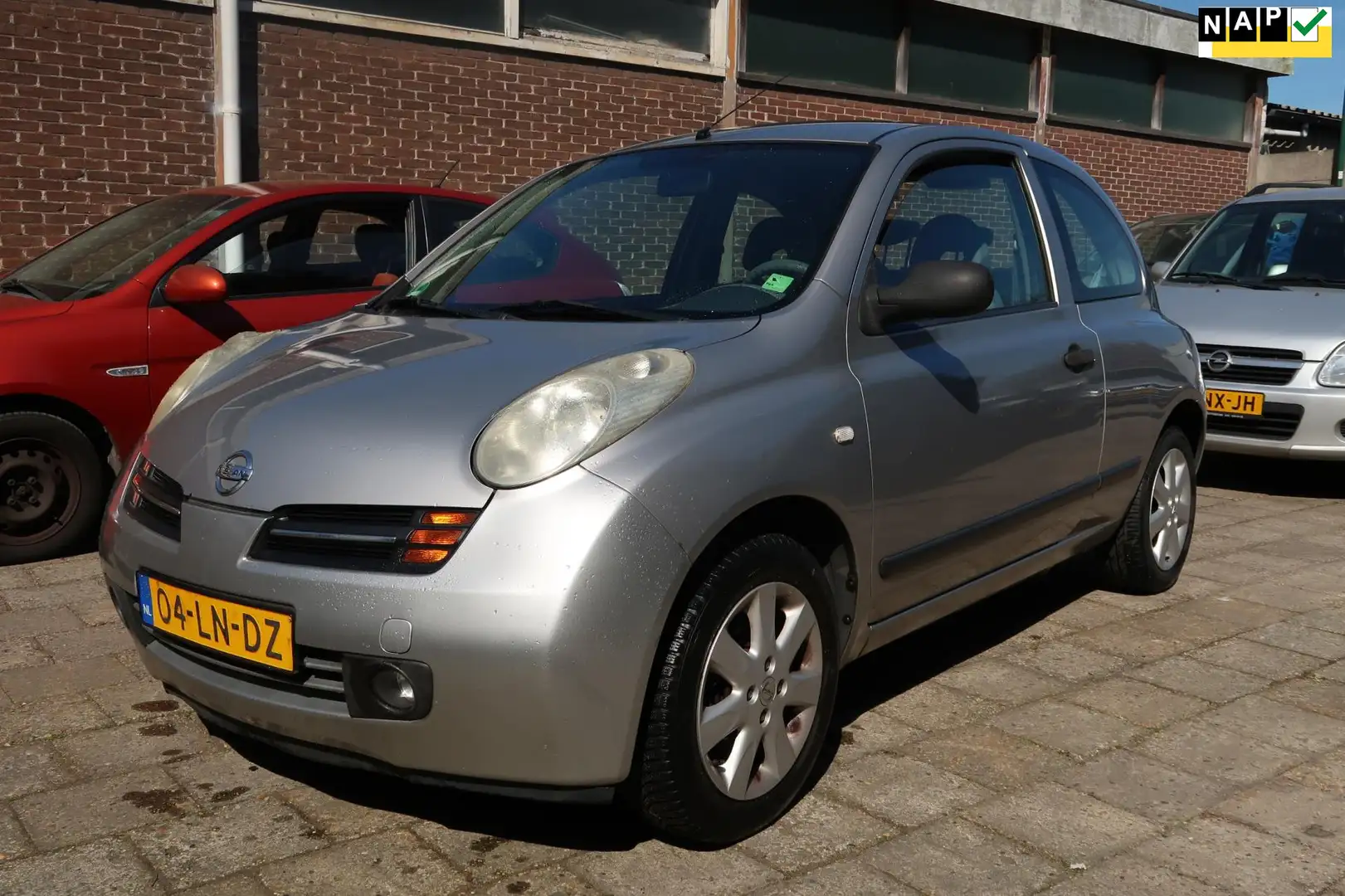 Nissan Micra 1.2 Visia Automaat, Stuurbekrachtiging Grau - 1