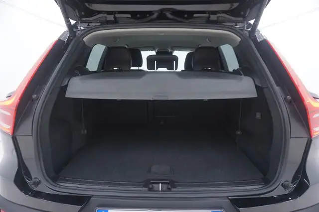 Volvo XC40 view 14
