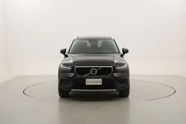 Volvo XC40 view 8
