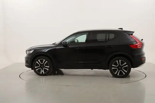 Volvo XC40 view 2