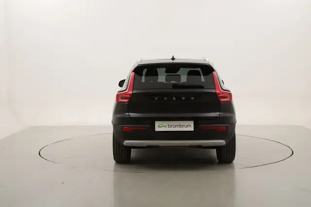 Volvo XC40 view 4