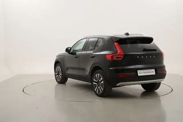 Volvo XC40 view 3