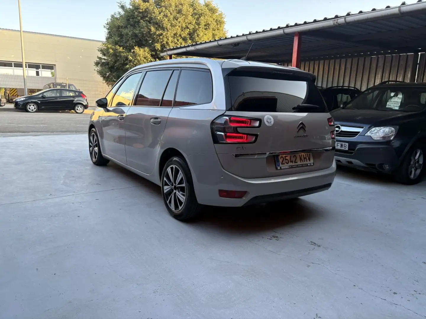 Citroen C4 Grand Spacetourer 1.2 PureTech S&S Shine 130 Beige - 2