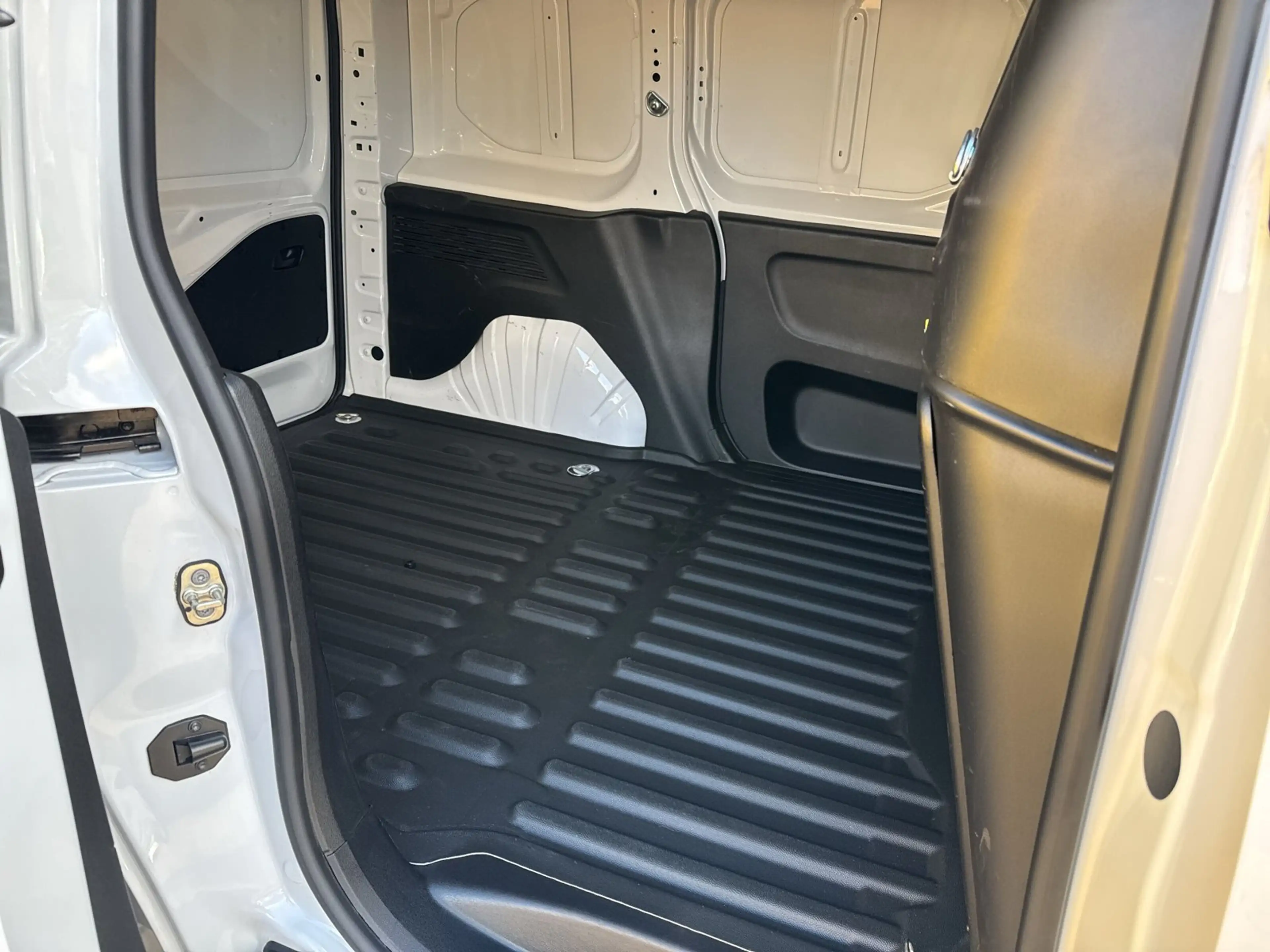 Opel Combo-e Cargo Edition — photo 13