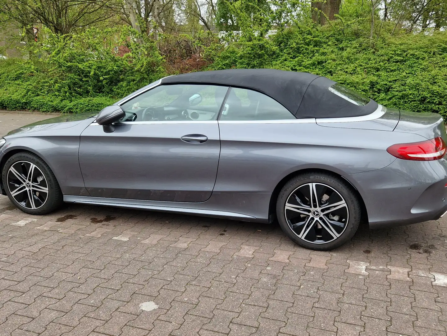 Mercedes-Benz C 250 C 250 Cabrio 9G-TRONIC AMG Line Grau - 2