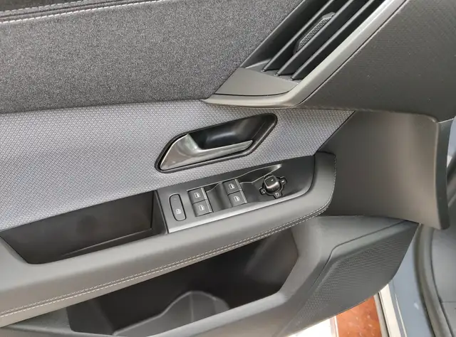 Opel Grandland view 10