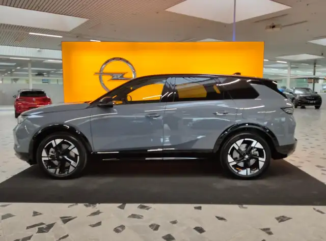 Opel Grandland view 4