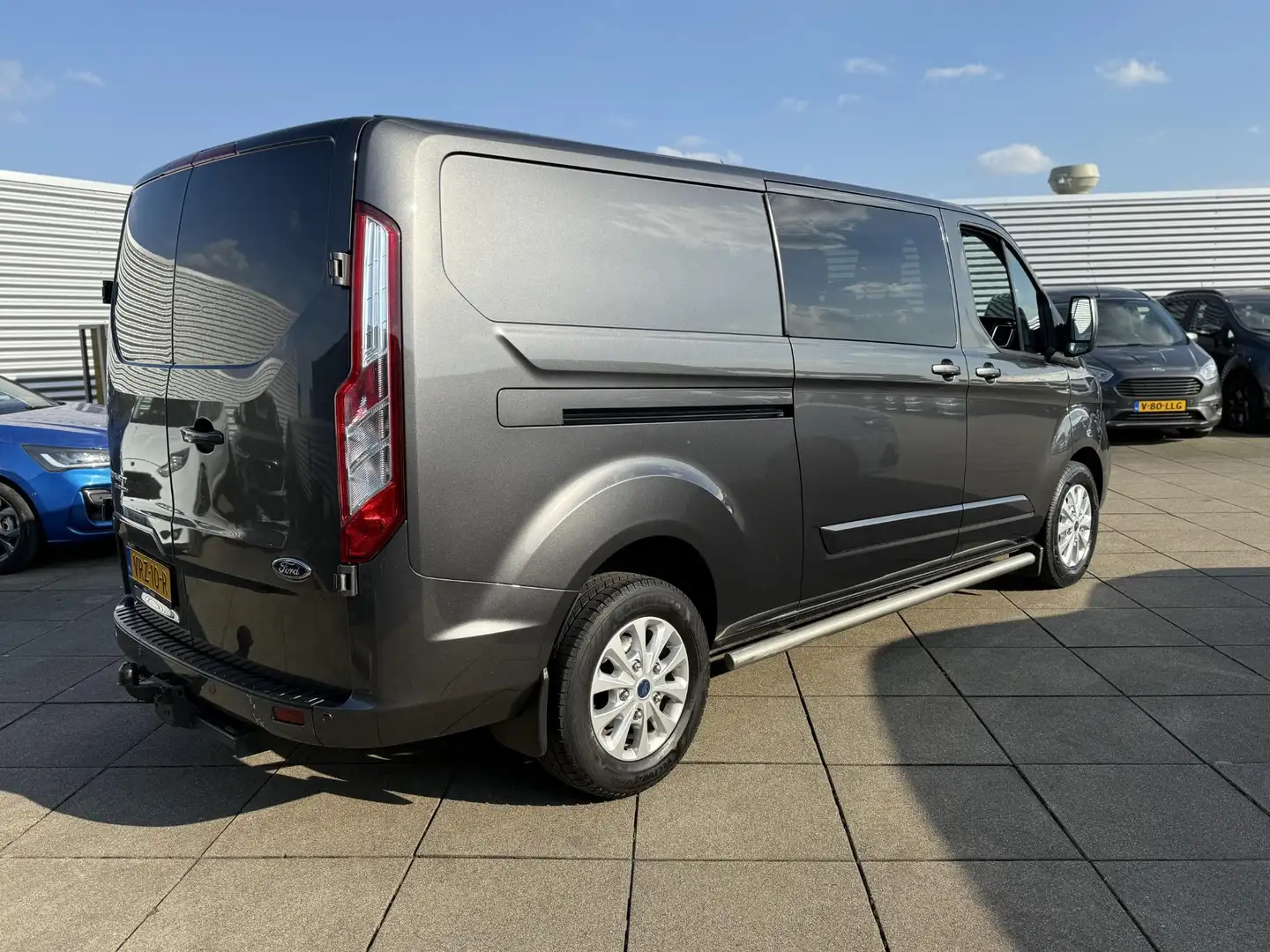 Ford Transit Custom 300 2.0 TDCI L2H1 Limited DC | BPM VRIJ EURO 6 Grijs - 2