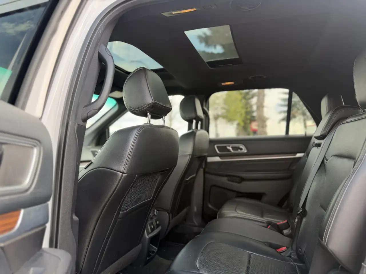 Ford Explorer снимка Ford Explorer
