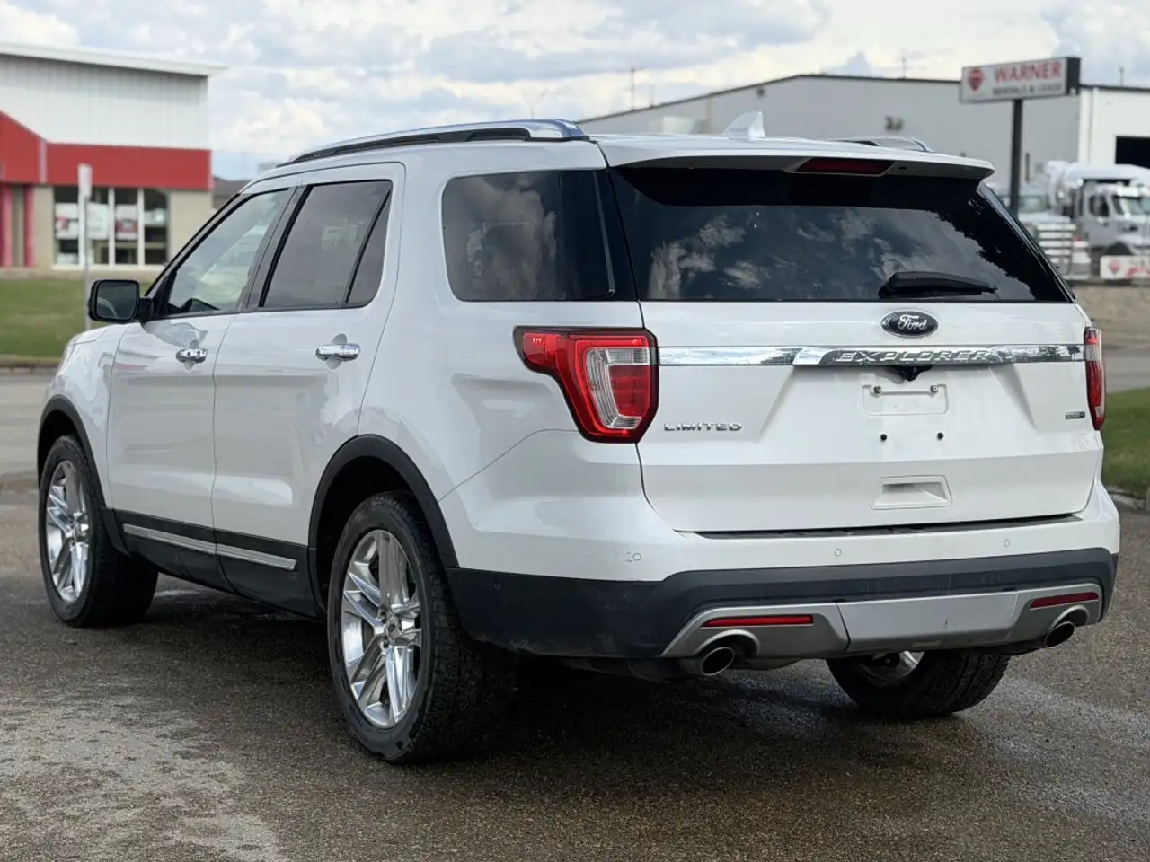 Ford Explorer снимка Ford Explorer
