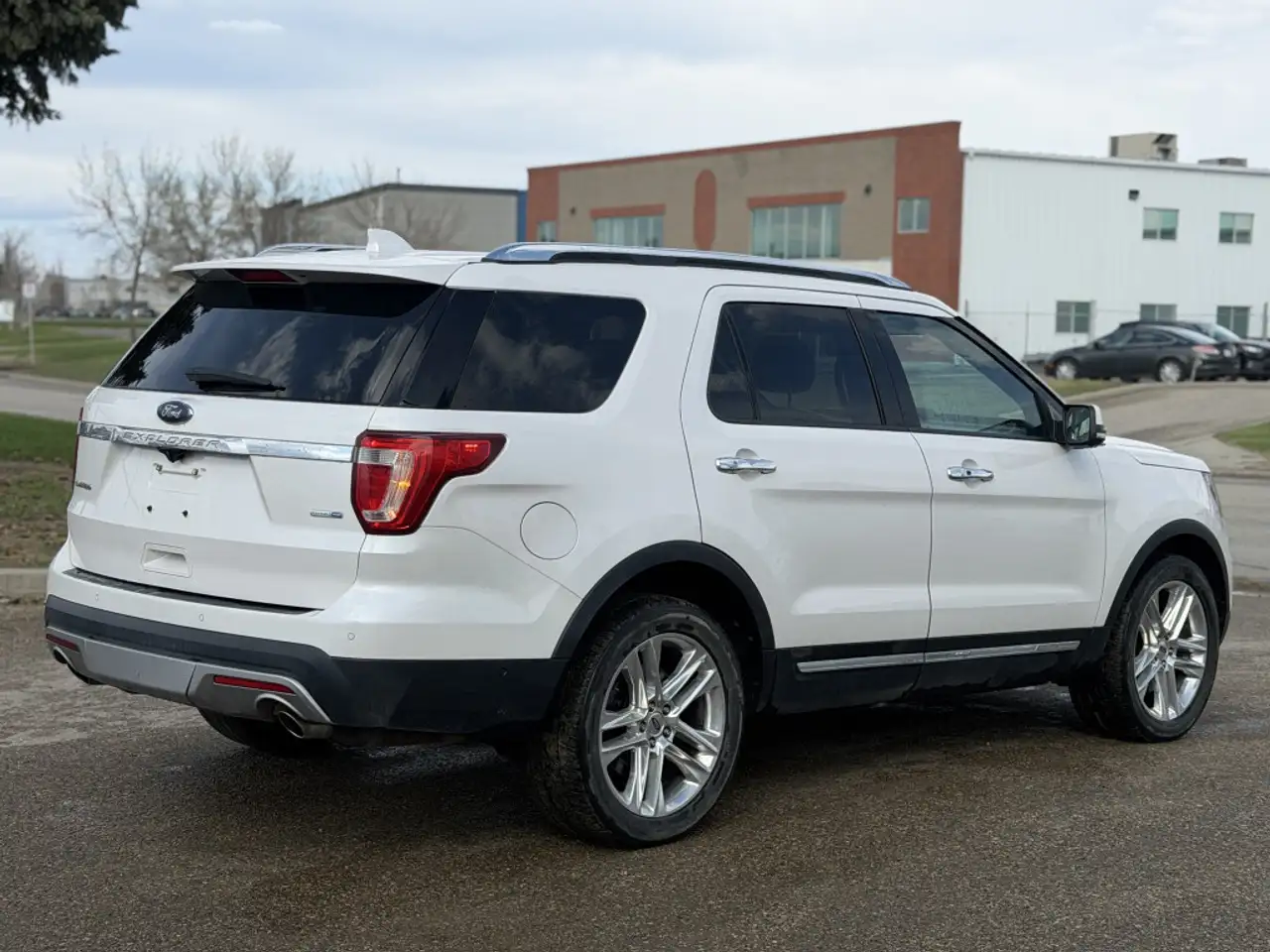Ford Explorer снимка Ford Explorer
