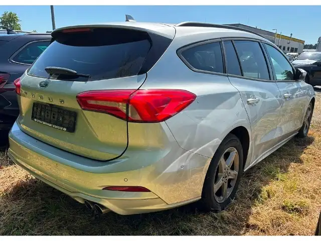 Ford Focus view 2