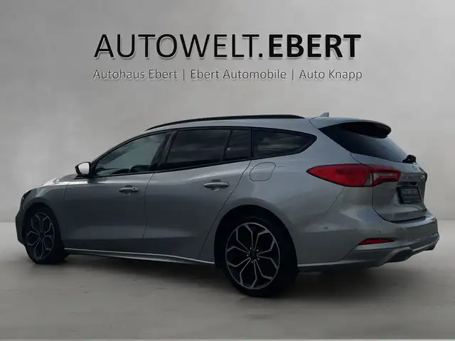 Ford Focus view 3