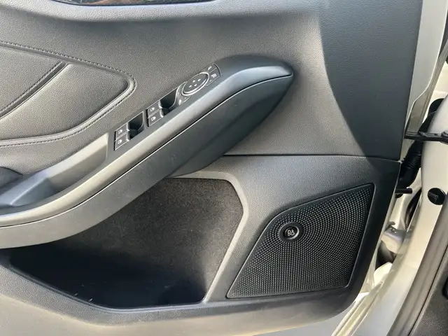 Ford Focus view 13
