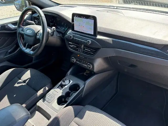 Ford Focus view 3