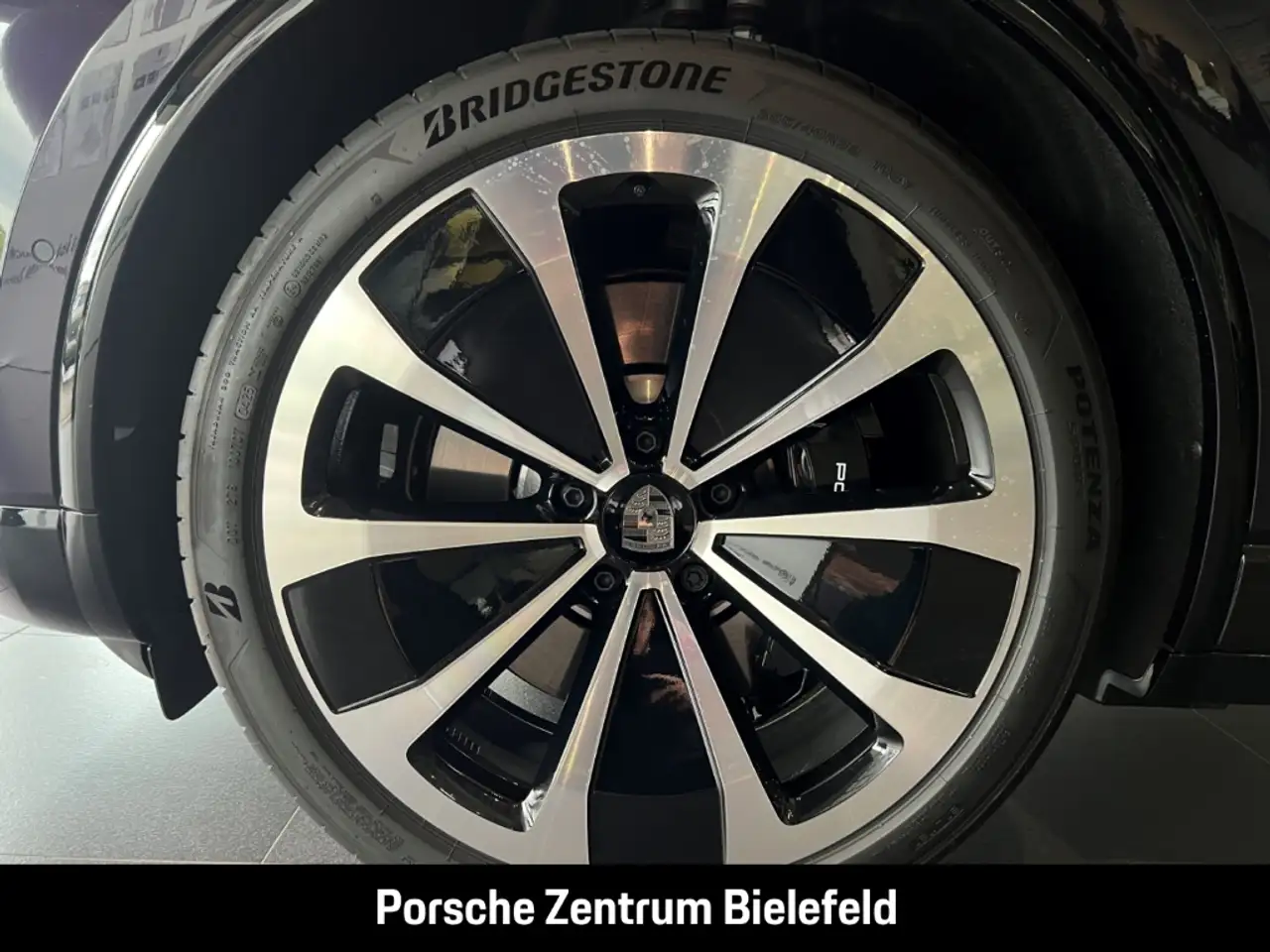 Porsche Macan Turbo BOSE Surround-View Abstandstempomat 11