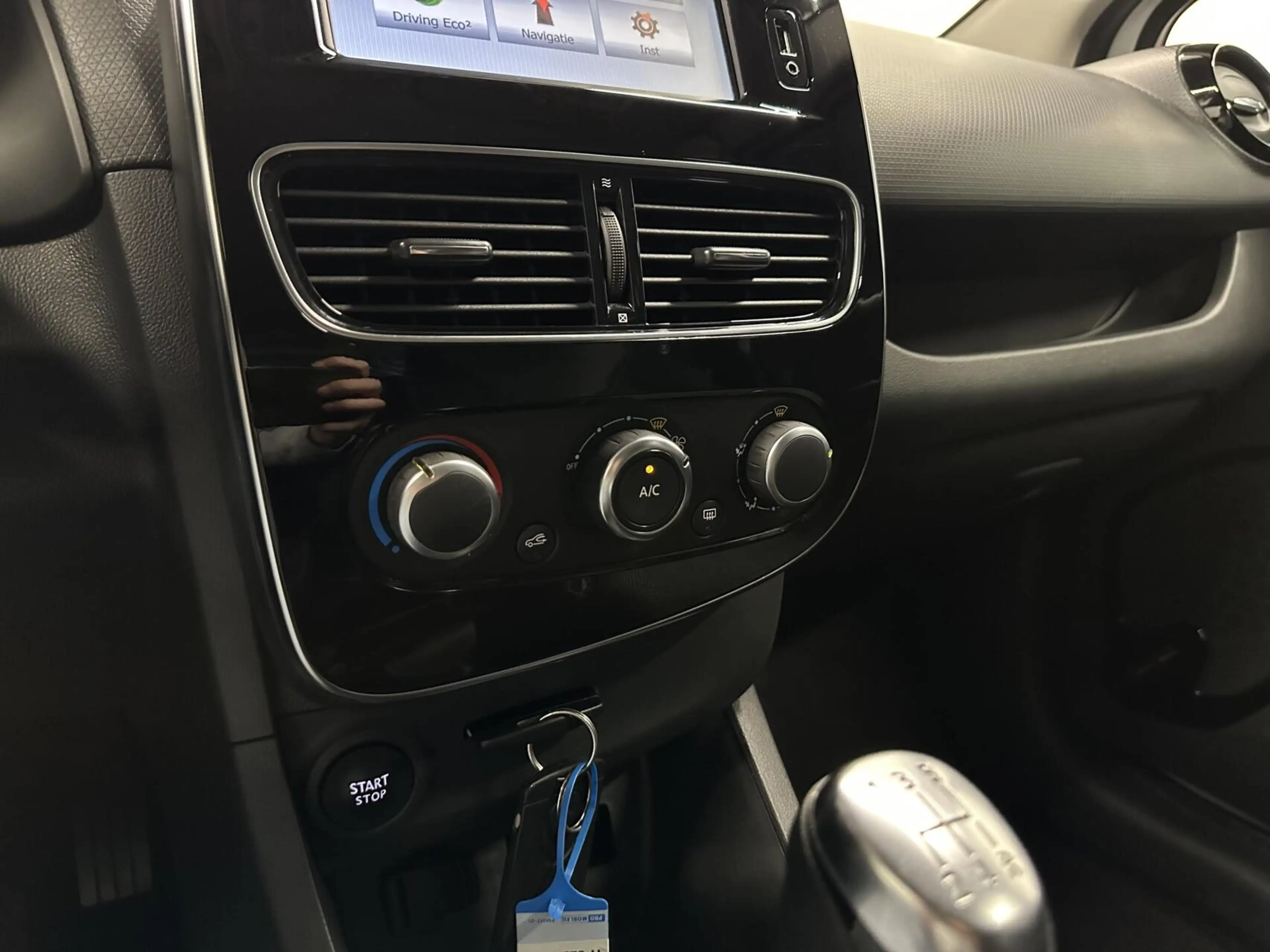 Renault Clio Estate 0.9 TCe Limited CRUISE NAVI CARPLAY. — photo 34