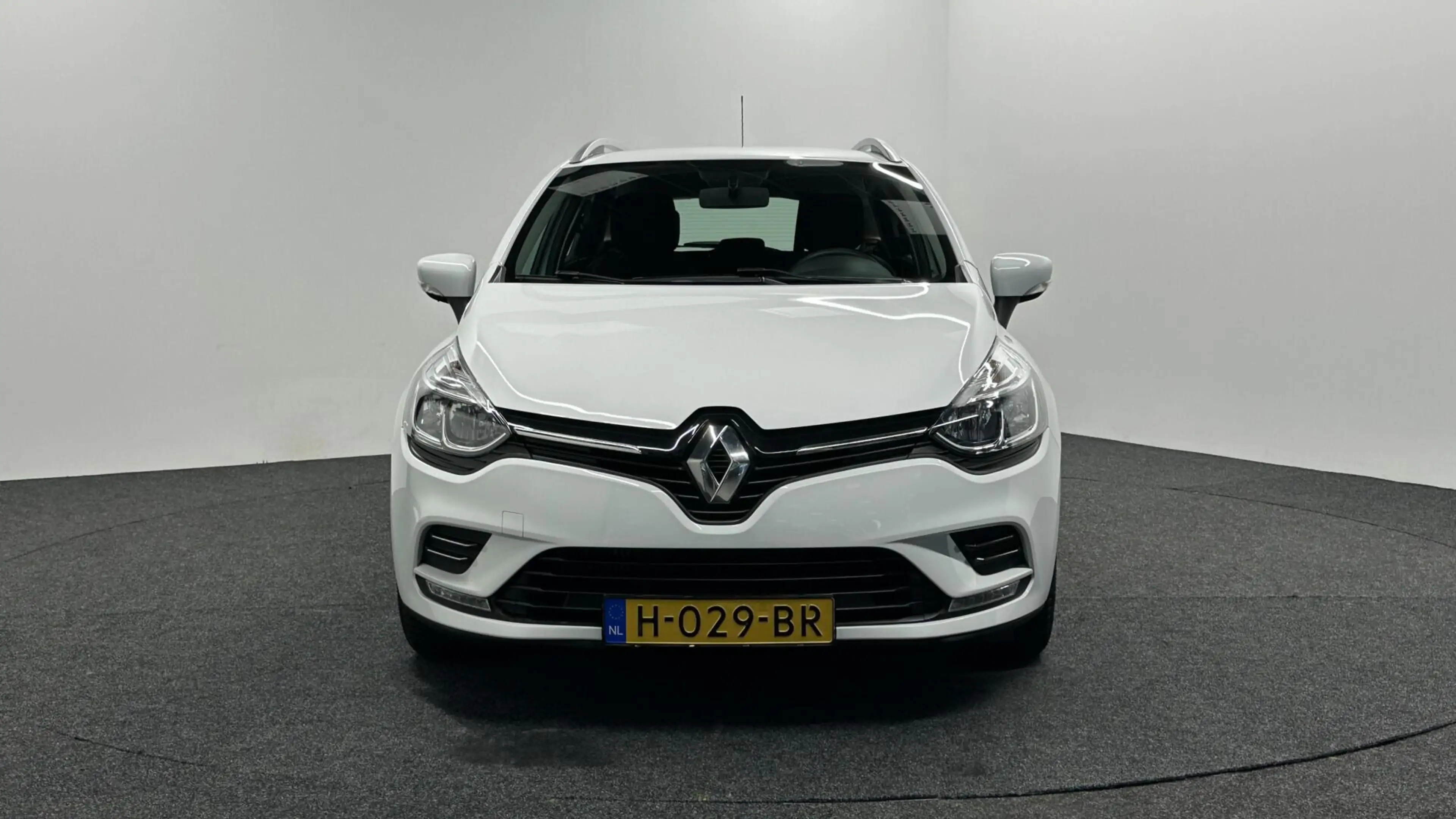 Renault Clio Estate 0.9 TCe Limited CRUISE NAVI CARPLAY. — photo 6