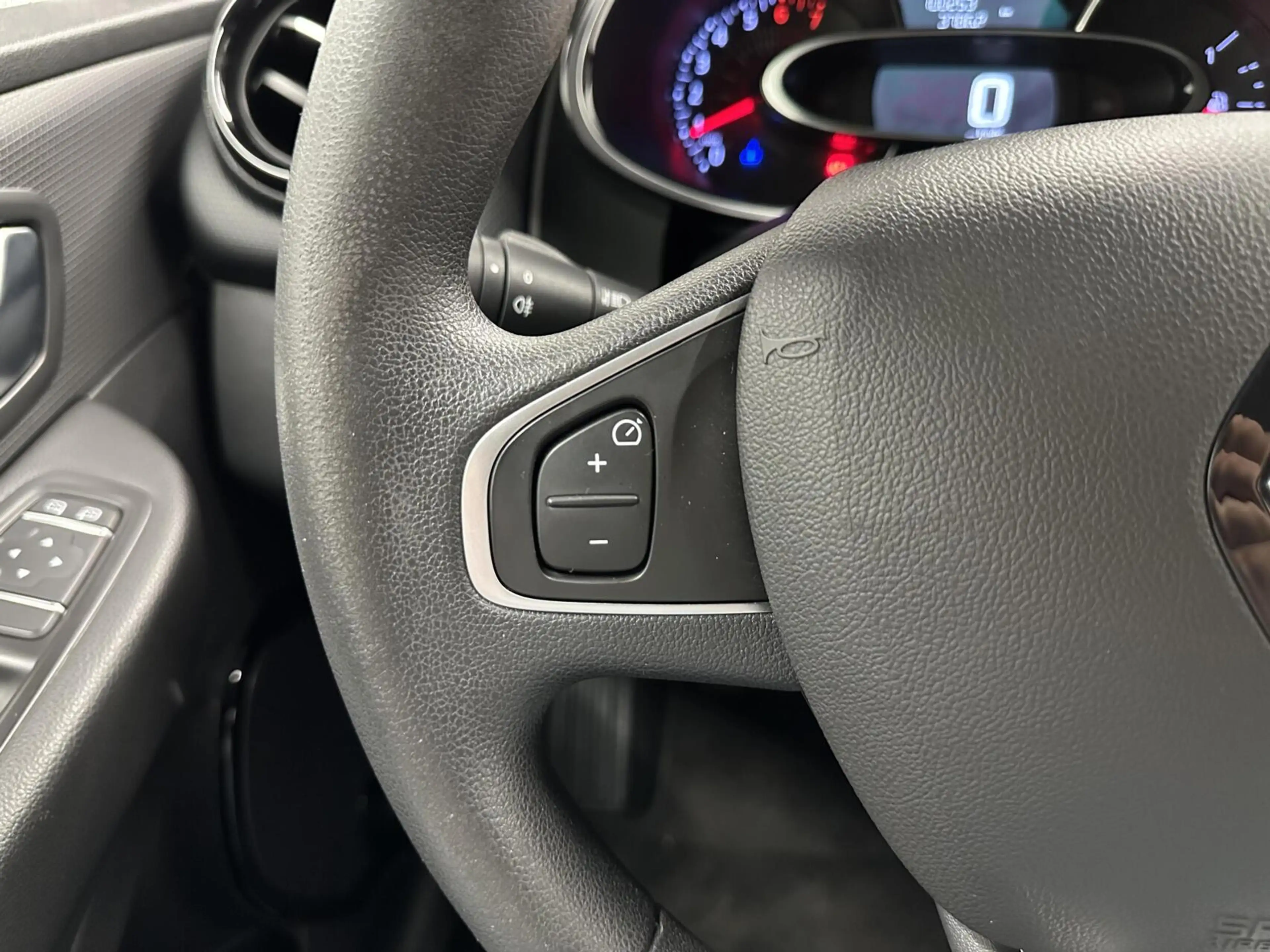 Renault Clio Estate 0.9 TCe Limited CRUISE NAVI CARPLAY. — photo 18