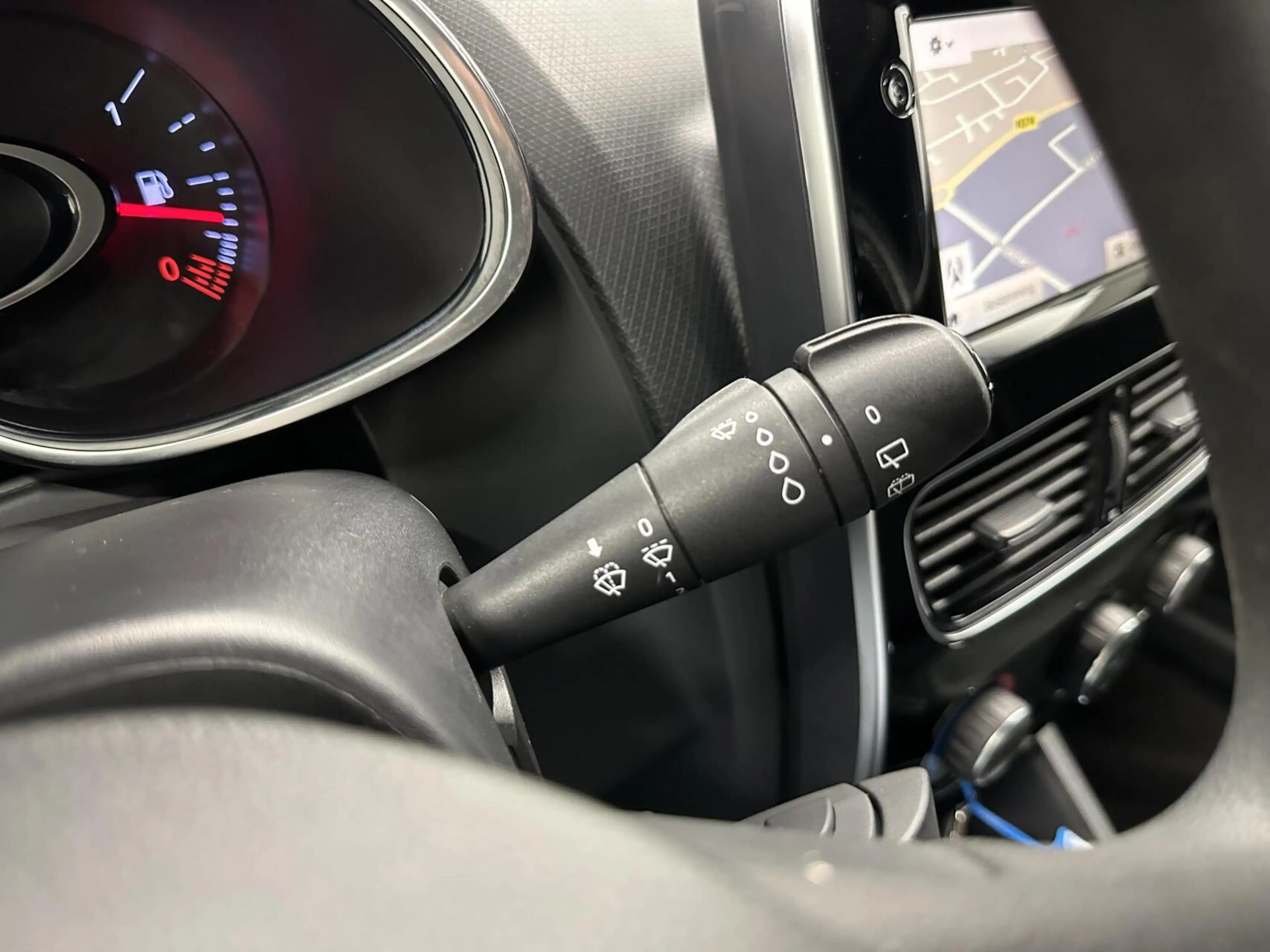 Renault Clio Estate 0.9 TCe Limited CRUISE NAVI CARPLAY. — photo 21