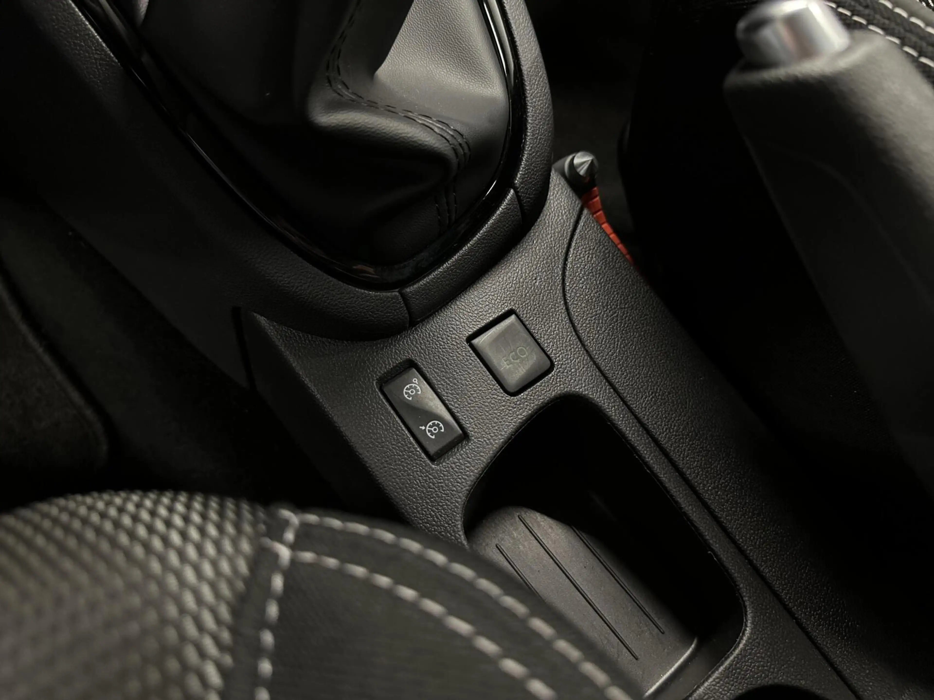 Renault Clio Estate 0.9 TCe Limited CRUISE NAVI CARPLAY. — photo 36