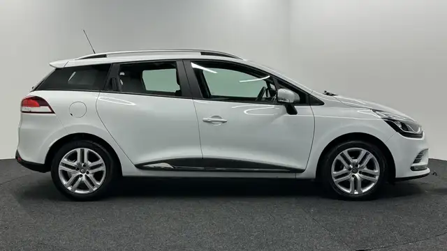 Renault Clio view 9