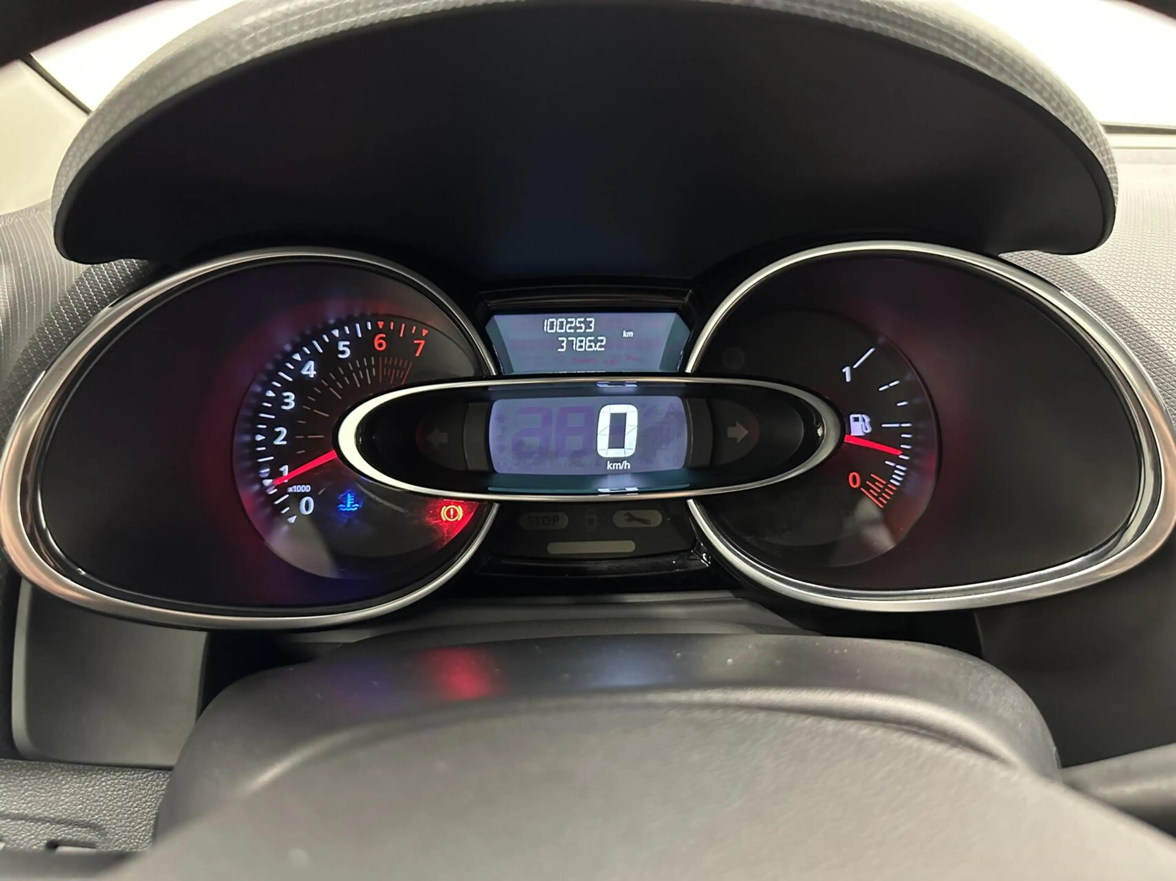 Renault Clio Estate 0.9 TCe Limited CRUISE NAVI CARPLAY. — photo 22