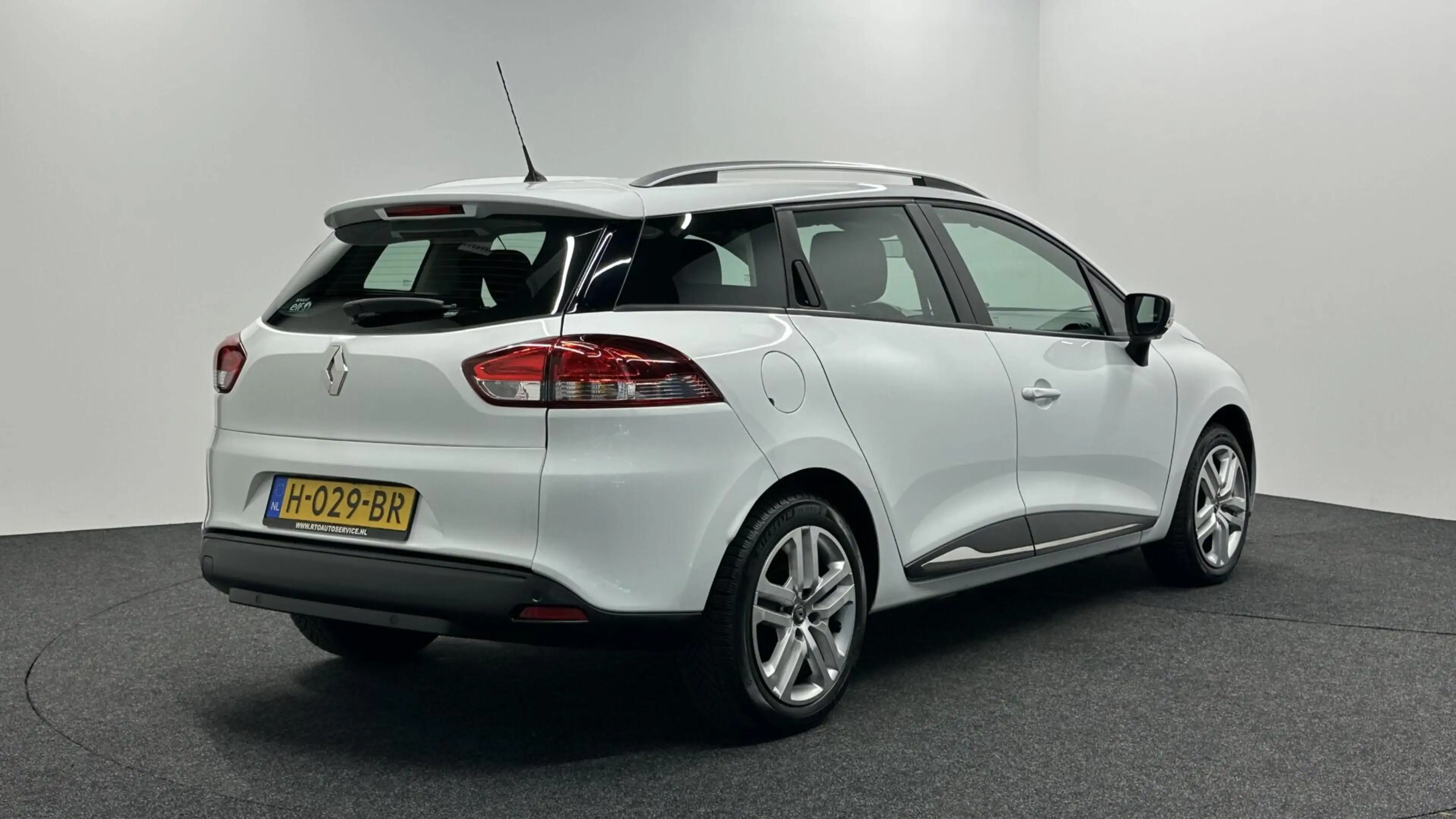 Renault Clio Estate 0.9 TCe Limited CRUISE NAVI CARPLAY. — photo 5