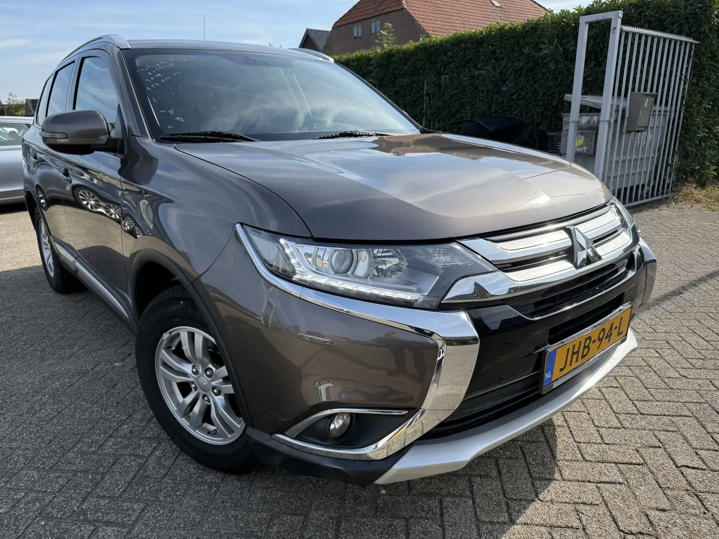 Mitsubishi Outlander 2.0 | Clima | PDC | Lmv | Trekhaak | Bruin - 2