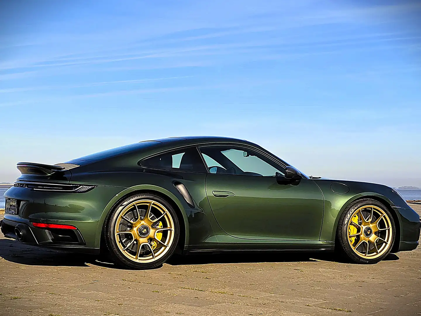 Porsche 992 911 Turbo S, Full Config., Appr.12.26, Oak Grün Grün - 2