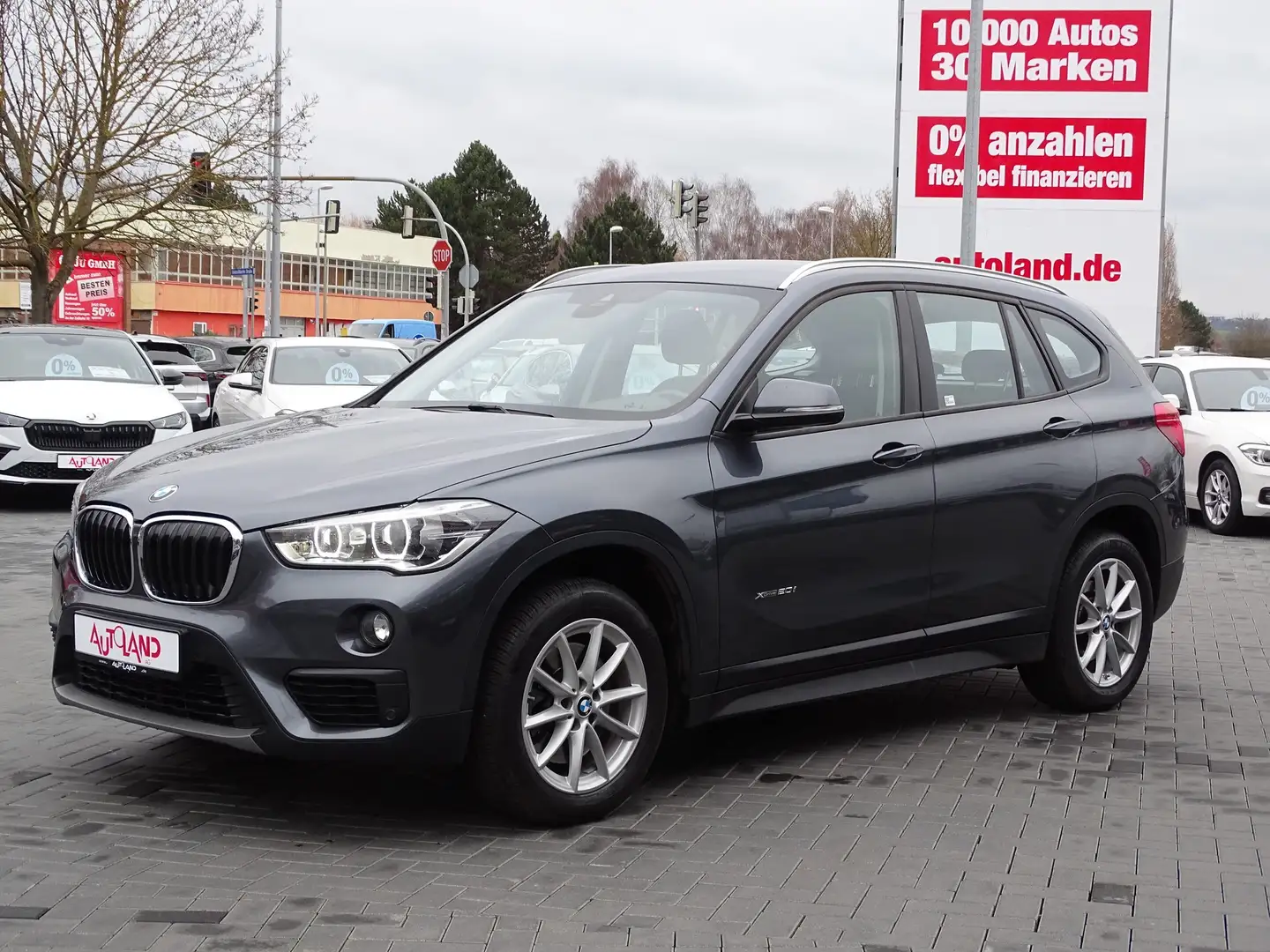 BMW X1 xDrive 20 i Advantage LED Navi Tempomat AHK Gris - 2