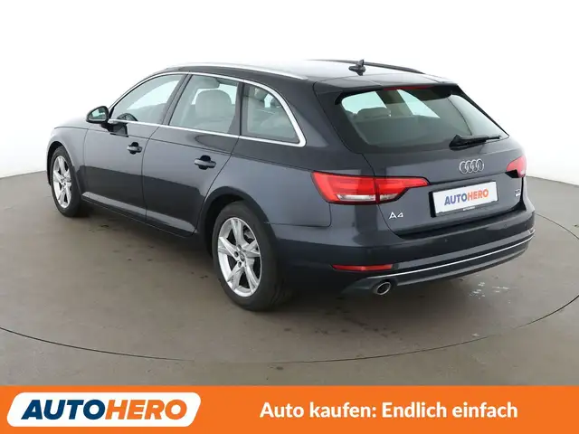 Audi A4 view 4