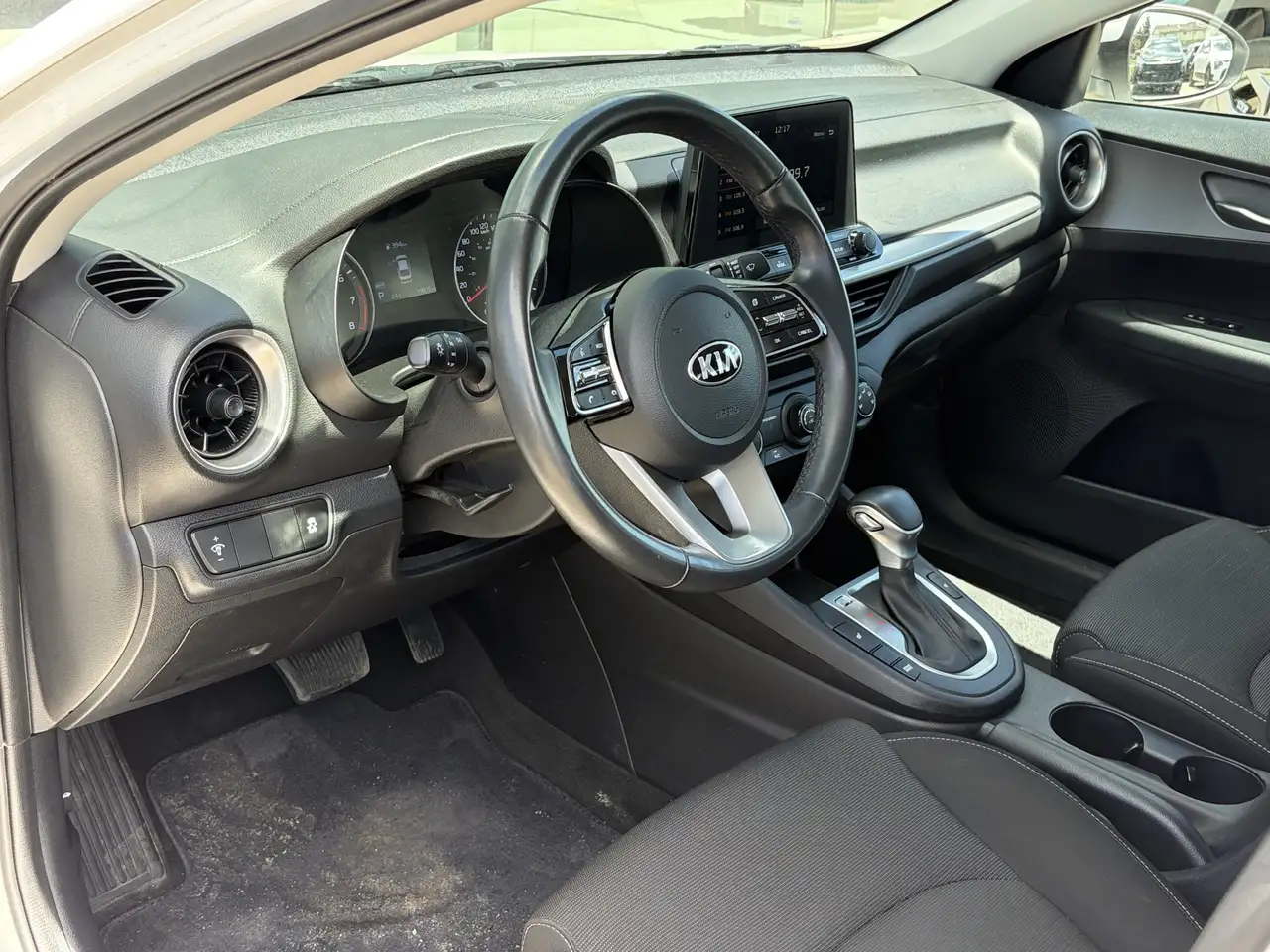 Kia Forte снимка Kia Forte