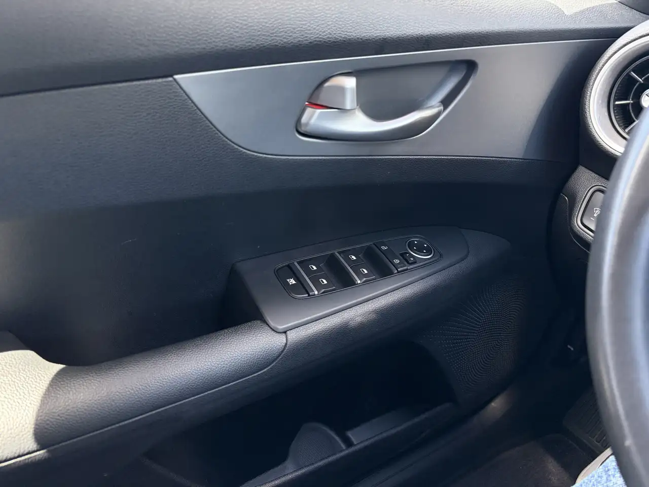 Kia Forte снимка Kia Forte