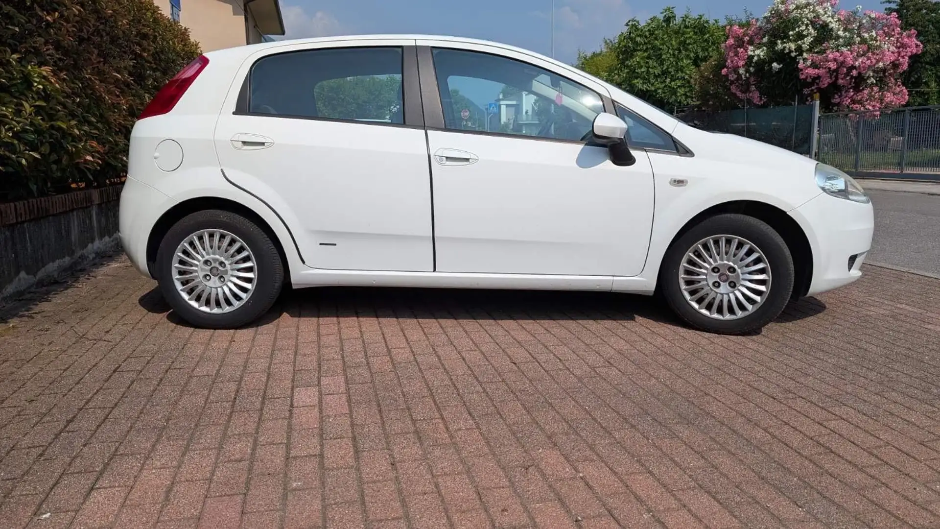 Fiat Grande Punto Grande Punto III 2005 5p 1.2 Active c/clima 65cv Bianco - 1