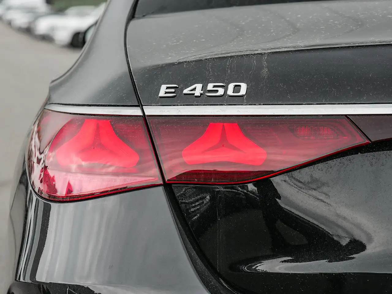 Mercedes-Benz E-Class снимка Mercedes-Benz E-Class