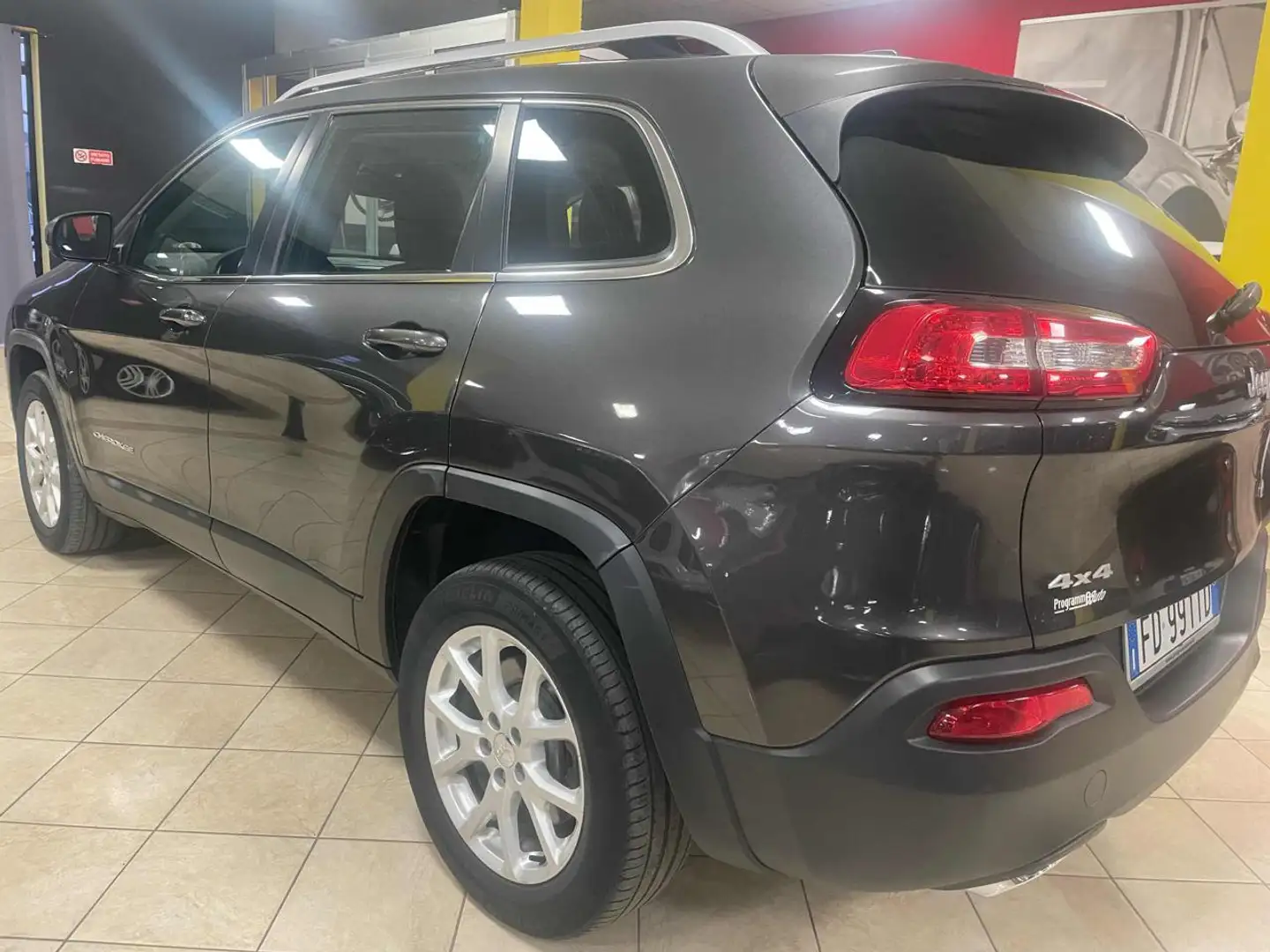 Jeep Cherokee 2.0 Mjt II 4WD Active Drive *CAMBIO AUTOMATICO/ Gris - 2