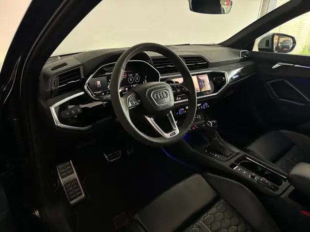 Audi RS Q3 view 9